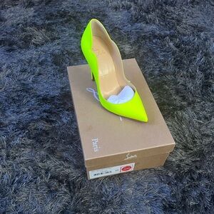 Christian Louboutin
So Kate Leather Pumps
Women's Size: 4| US4